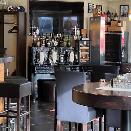 Hotel Ammerlaender Hof Westerstede Bagian luar foto