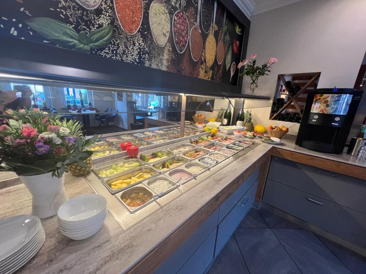 Hotel Ammerlaender Hof Westerstede Bagian luar foto