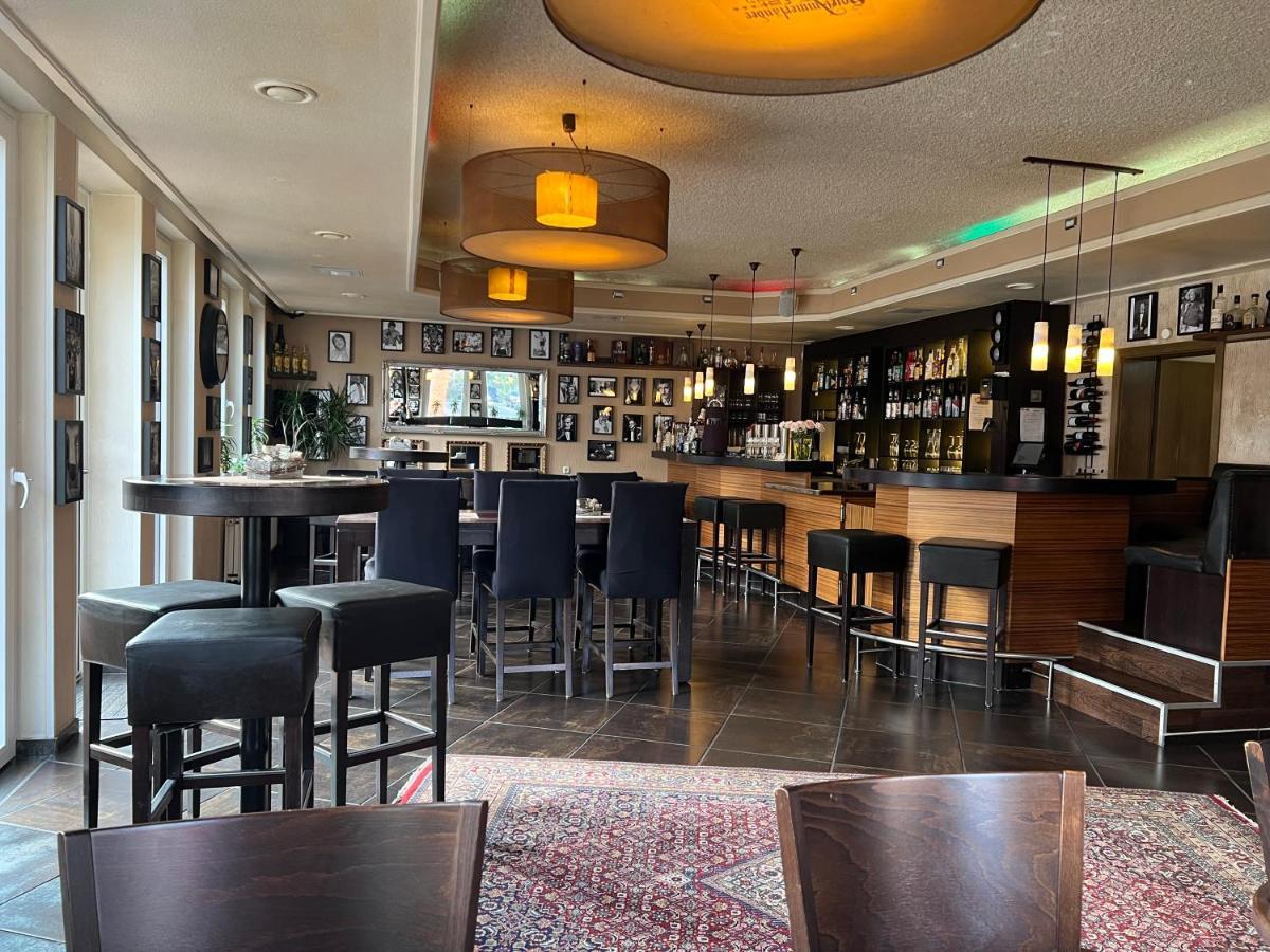 Hotel Ammerlaender Hof Westerstede Bagian luar foto