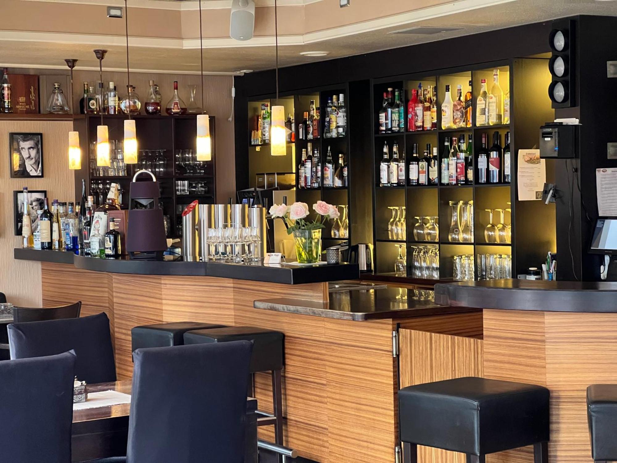Hotel Ammerlaender Hof Westerstede Bagian luar foto