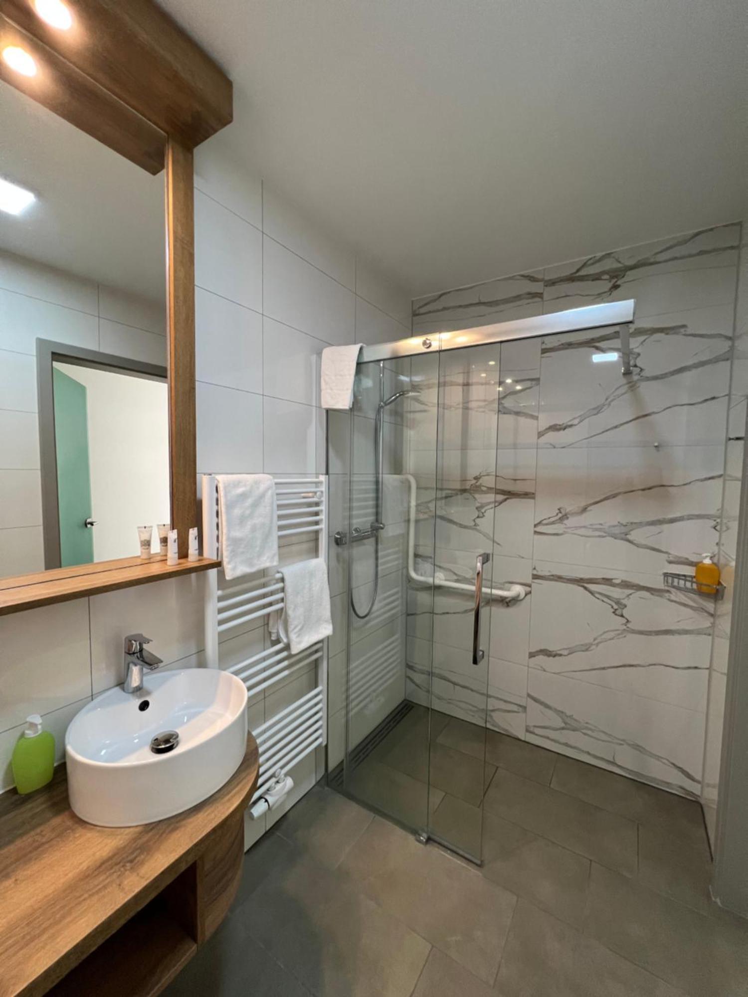 Hotel Ammerlaender Hof Westerstede Bagian luar foto